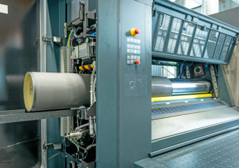 Anilox roller changes can be realised quickly by a single person without the need for tools &ndash; thanks to the AniSleeve technology (6)