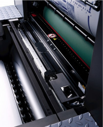 The Prinect Inpress Control 2 in-line measuring system with spectral measurement halves the time until the first measurement and permits a further 20% reduction in waste.