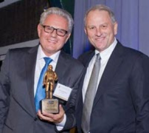 Noted journalist, author, and 60 Minutes correspondent Armen Keteyian, left, winner of the 2016 Franklin Award for Distinguished Service, with 60 Minutes Executive Producer Jeffrey Fager, who introduced him during ceremonies at the annual Franklin Luminaire Awards dinner hosted by Printing Industries Alliance and Idealliance in New York City on Oct. 19.