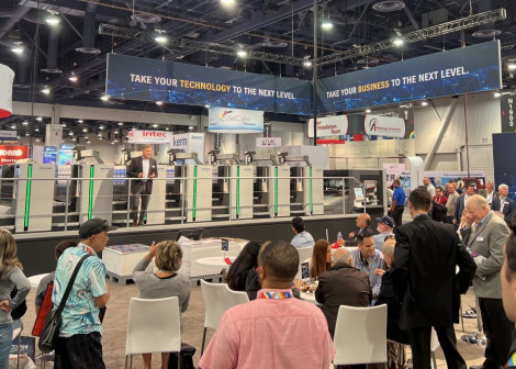 As part of its end-to-end Smart Print Shop, Heidelberg produced nine different jobs with 45 plate changes during PRINTING United Expo 2022 on the new Speedmaster CX 104 press equipped with IST UV curing, Push-to-Stop technology, and the new Heidelberg User Experience.