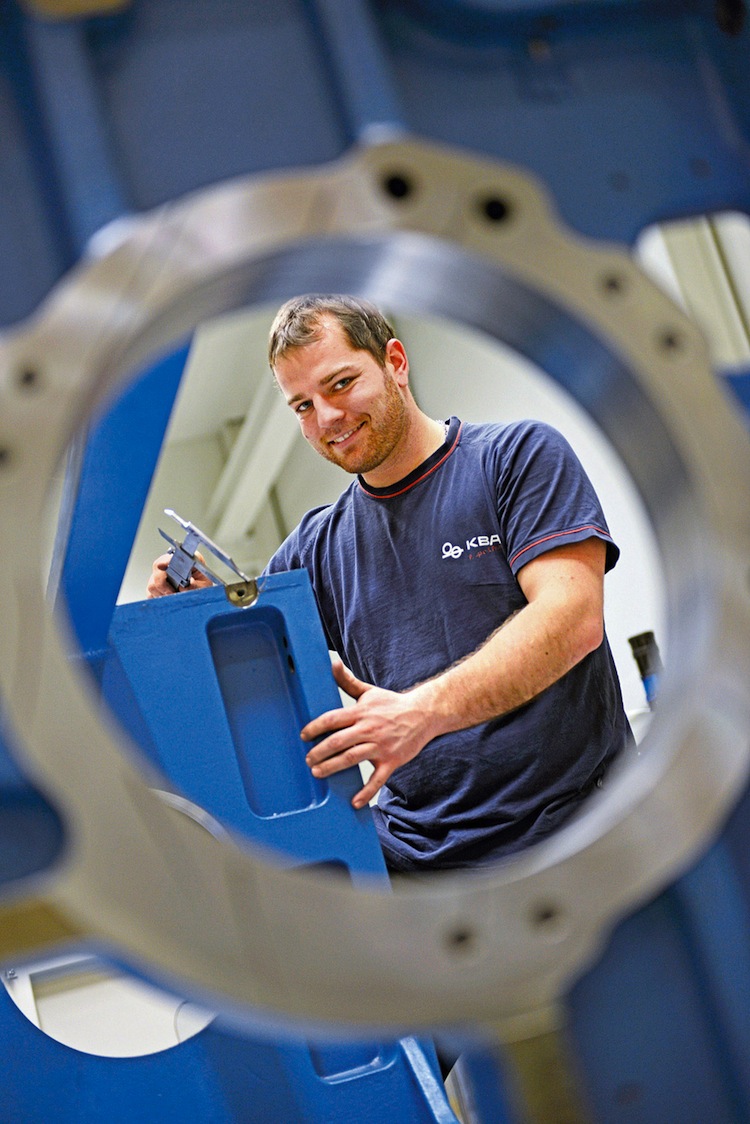 Approx. 1,300 employees, including 540 skilled workers and 113 apprentices, currently work at Koenig & Bauer&rsquo;s main site compared to over 2,000 in 2007. The Franconian cradle of press engineering was forced to realign itself due to the slump in demand for web press lines for publication and newspaper printing.