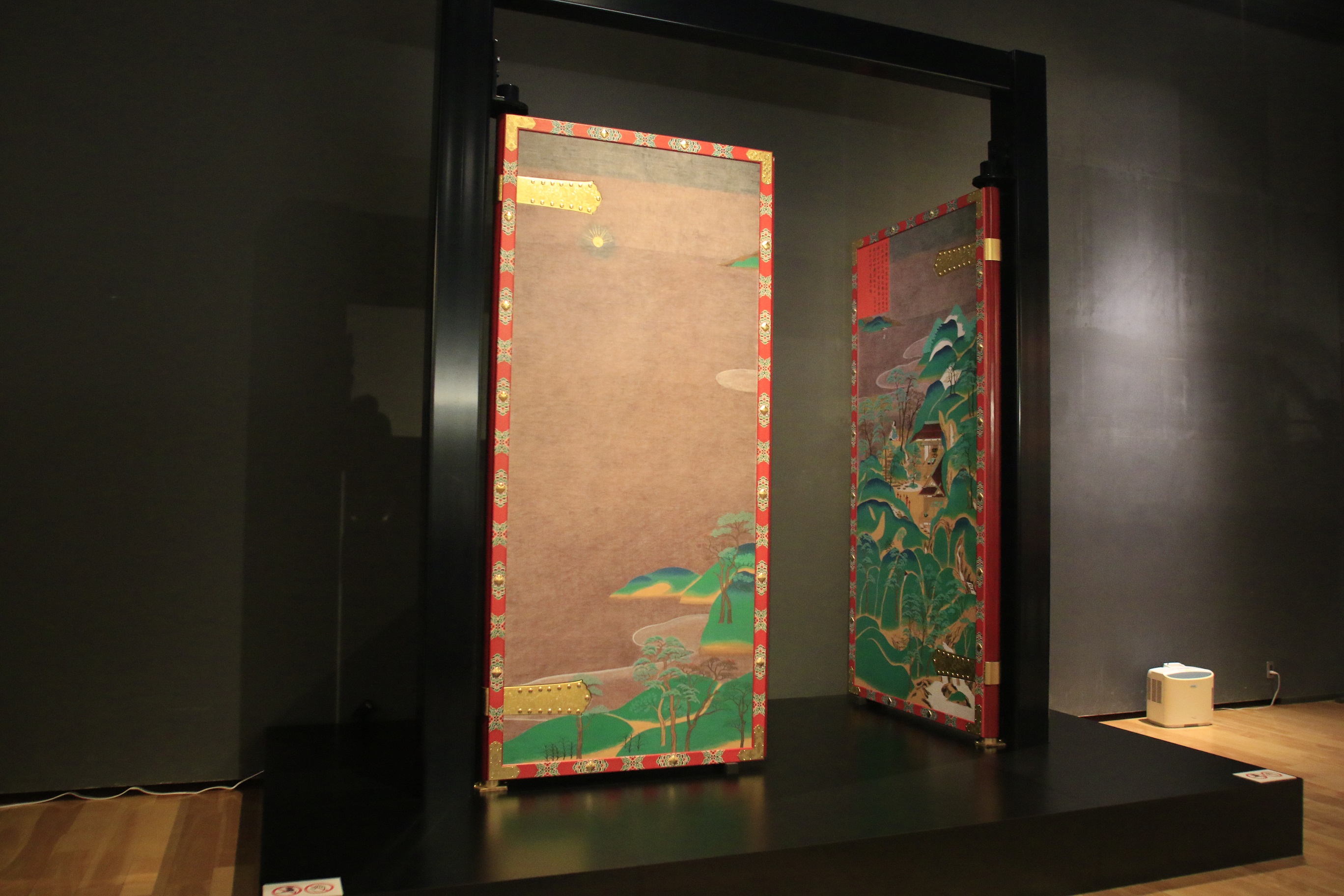 The temple doors are now exposed to public before being mounted.